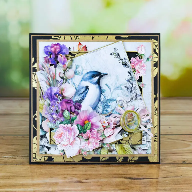 بتلات الزهور تتميز بتصميم متعد - مراجعة Wedding Card Box وسعره