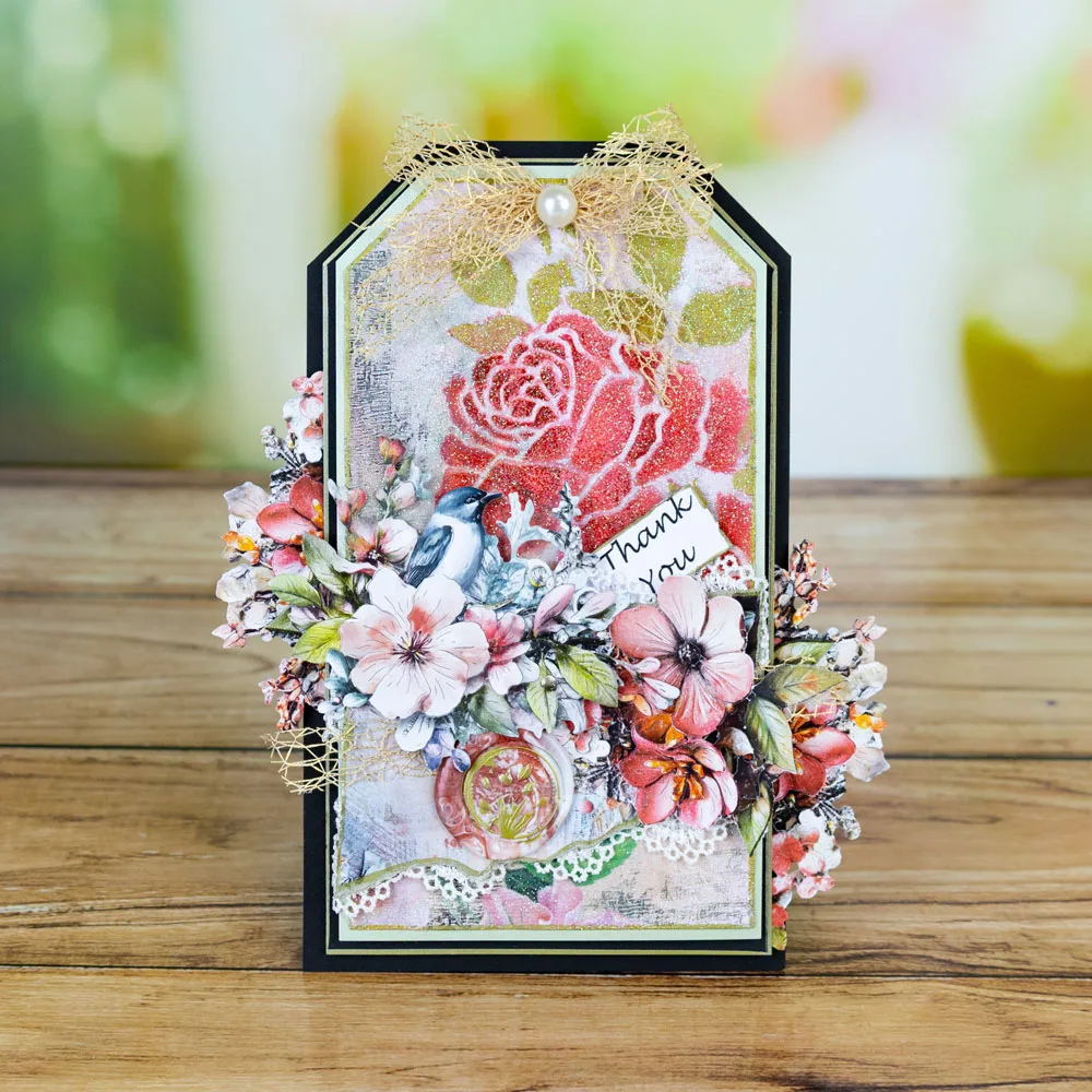 بتلات الزهور تتميز بتصميم متعد - مراجعة Wedding Card Box وسعره
